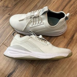 Cloves classic all white sneakers